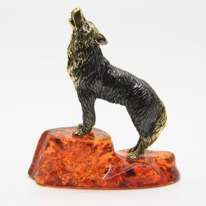 Латунная статуэтка на янтаре волк "Серенада хищника"