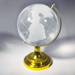 Декоративный стеклянный глобус
